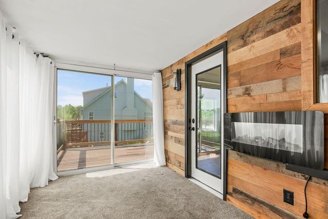 1832 NE Stonewood Drive, Lee's Summit, MO 64086