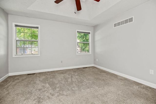 1832 NE Stonewood Drive, Lee's Summit, MO 64086