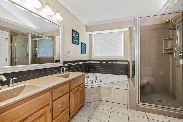 1832 NE Stonewood Drive, Lee's Summit, MO 64086