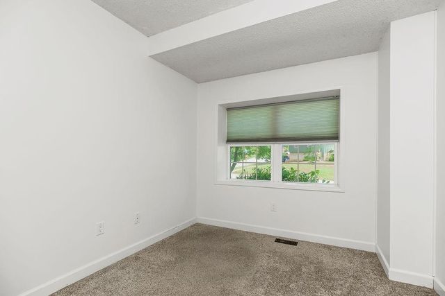 1832 NE Stonewood Drive, Lee's Summit, MO 64086