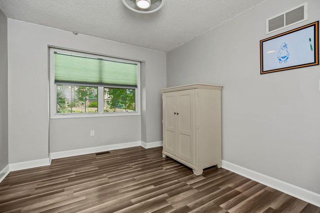 1832 NE Stonewood Drive, Lee's Summit, MO 64086