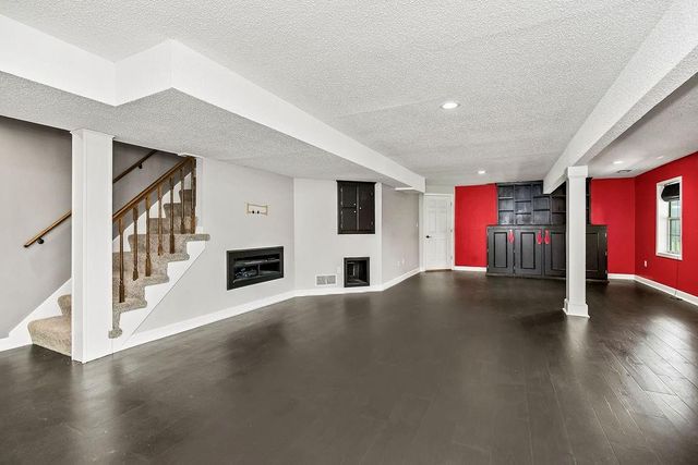 1832 NE Stonewood Drive, Lee's Summit, MO 64086