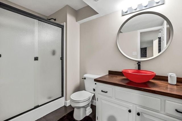 1832 NE Stonewood Drive, Lee's Summit, MO 64086