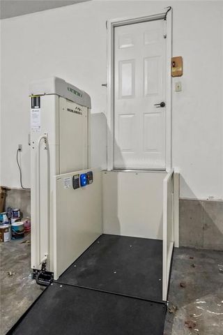 1832 NE Stonewood Drive, Lee's Summit, MO 64086