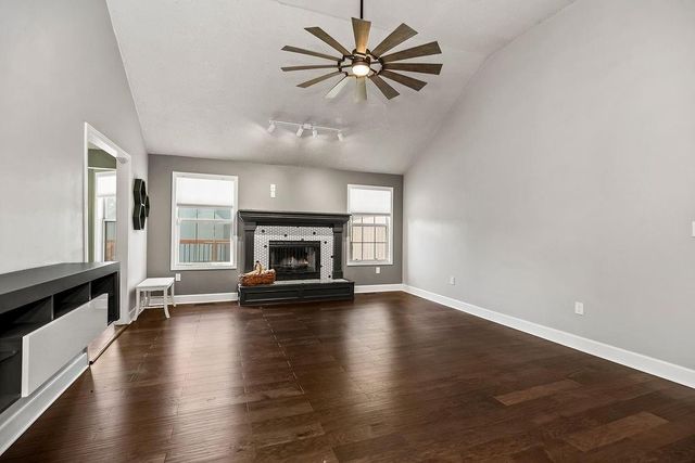 1832 NE Stonewood Drive, Lee's Summit, MO 64086