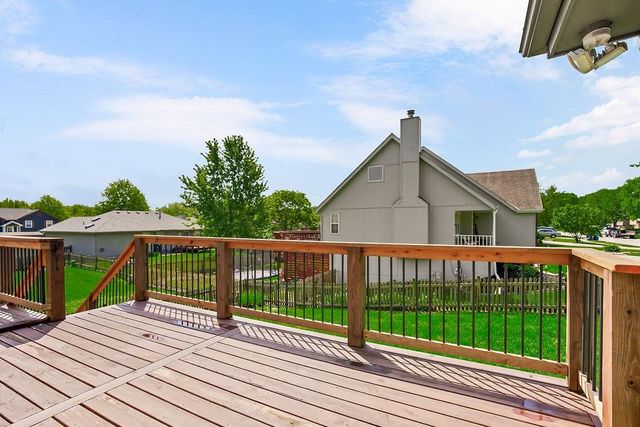 1832 NE Stonewood Drive, Lee's Summit, MO 64086