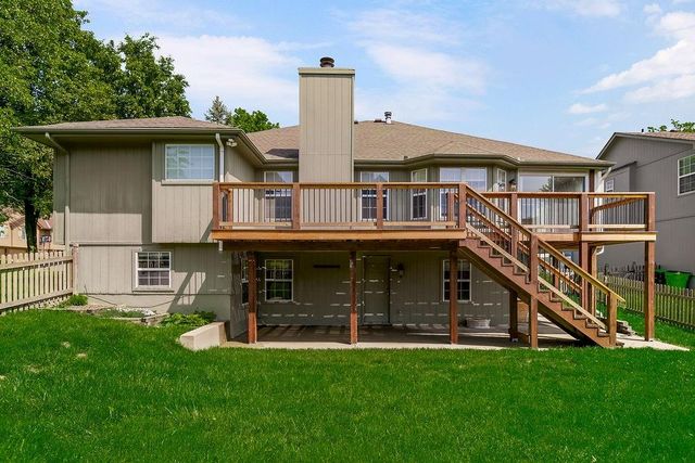 1832 NE Stonewood Drive, Lee's Summit, MO 64086