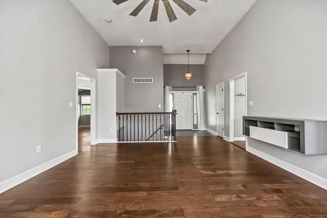 1832 NE Stonewood Drive, Lee's Summit, MO 64086