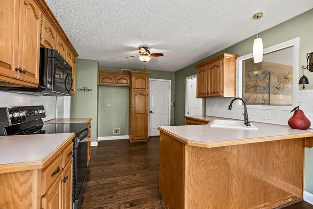 1832 NE Stonewood Drive, Lee's Summit, MO 64086