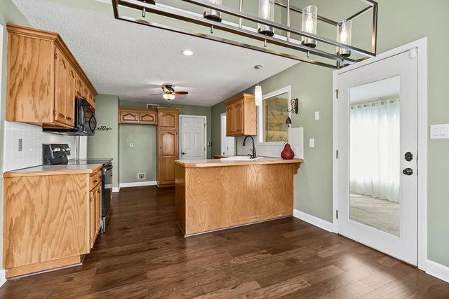 1832 NE Stonewood Drive, Lee's Summit, MO 64086