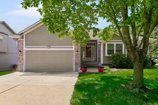 1832 NE Stonewood Drive, Lee's Summit, MO 64086