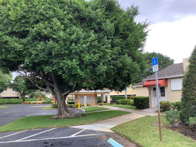 369 Waterside Dr, Hypoluxo, FL 33462