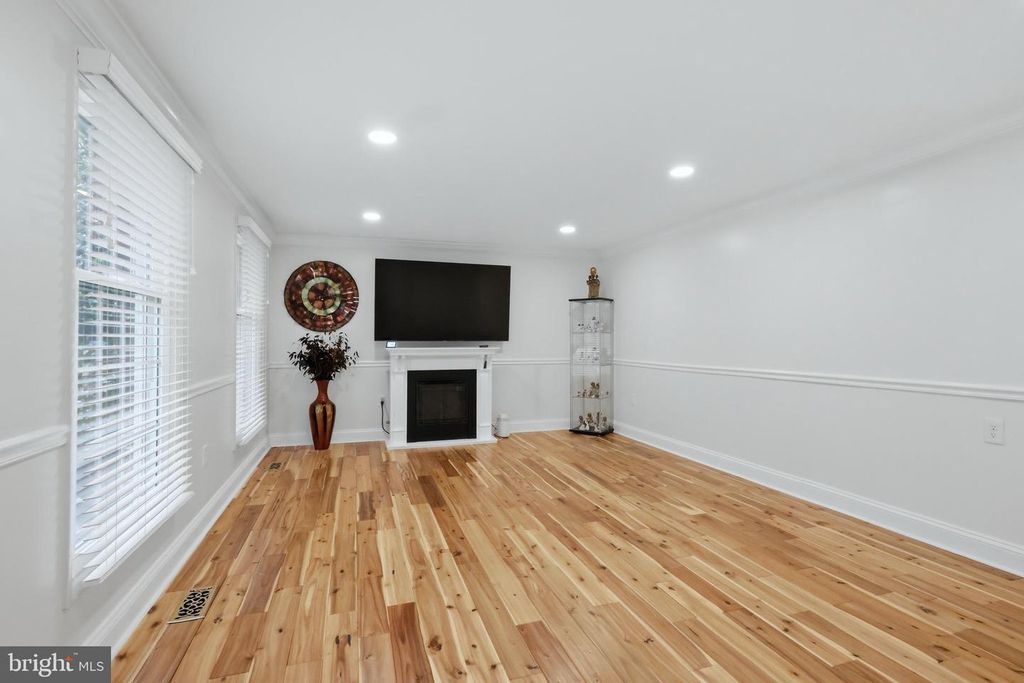 Image 10 of property listing at 12821 ASBURY DR, Fort Washington, MD 20744