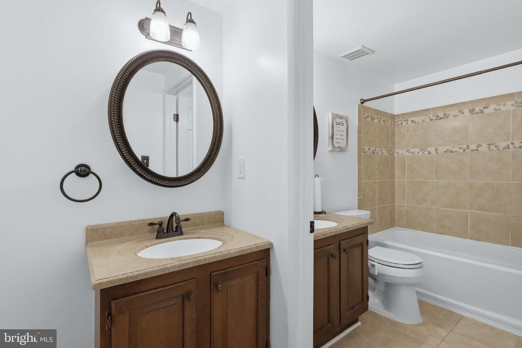 Image 11 of property listing at 12821 ASBURY DR, Fort Washington, MD 20744