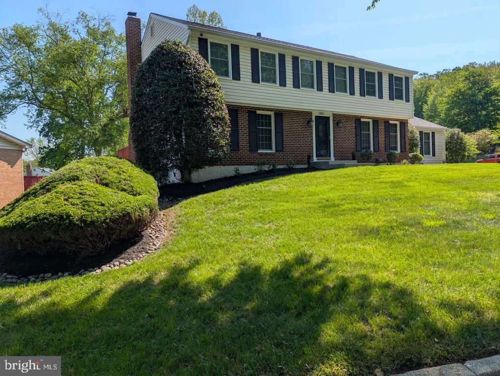 Image 2 of property listing at 12821 ASBURY DR, Fort Washington, MD 20744