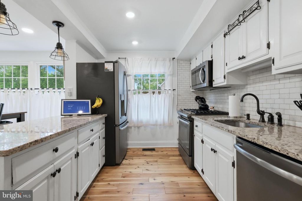 Image 3 of property listing at 12821 ASBURY DR, Fort Washington, MD 20744