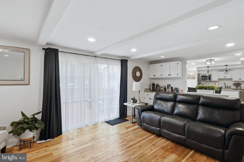 Image 7 of property listing at 12821 ASBURY DR, Fort Washington, MD 20744