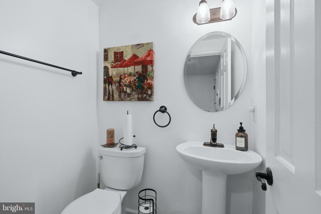 Image 9 of property listing at 12821 ASBURY DR, Fort Washington, MD 20744