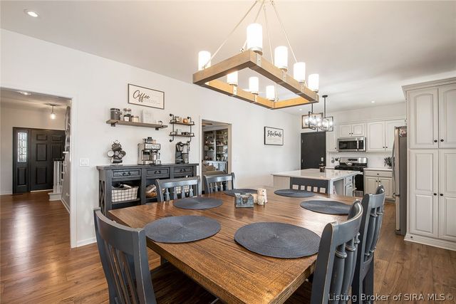 1609 Tall Oaks Drive, Jeffersonville, IN 47130