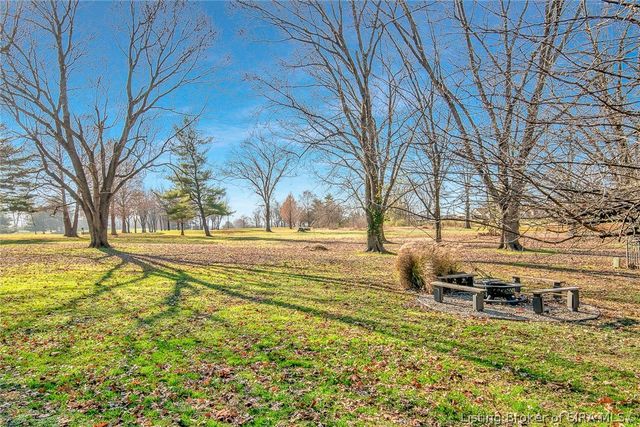 1609 Tall Oaks Drive, Jeffersonville, IN 47130