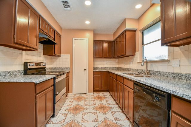 12011 Monument Valley Drive, Houston, TX 77067