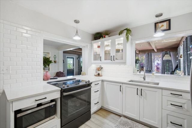 3307 3RD AVENUE W, Bradenton, FL 34205