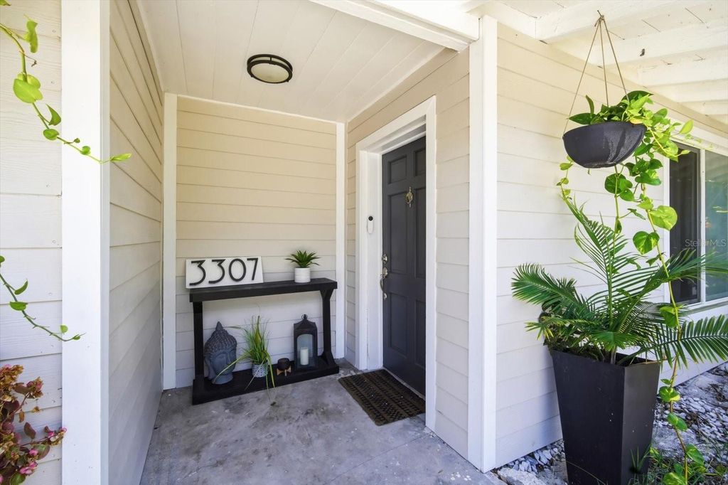 Image 11 of property listing at 3307 3RD AVENUE W, Bradenton, FL 34205