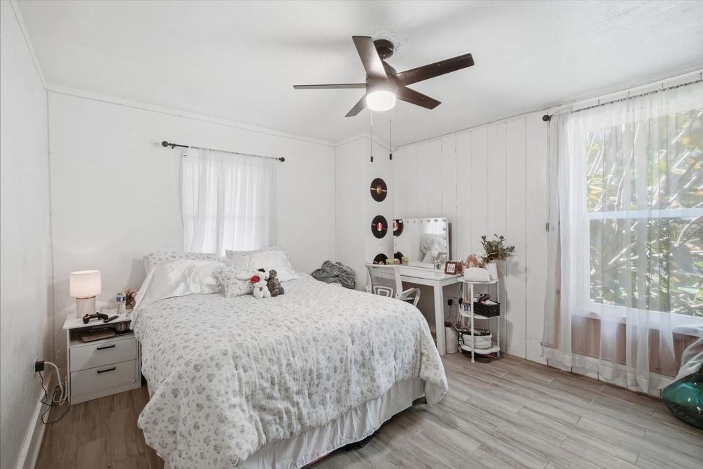 Image 15 of property listing at 3307 3RD AVENUE W, Bradenton, FL 34205