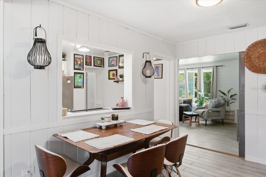 Image 24 of property listing at 3307 3RD AVENUE W, Bradenton, FL 34205
