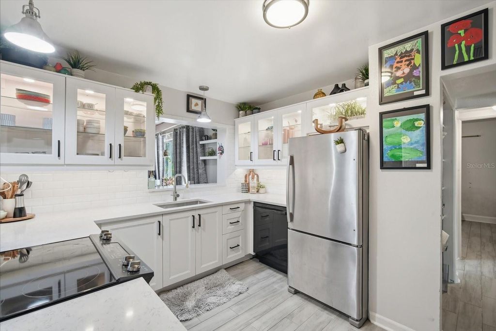 Image 26 of property listing at 3307 3RD AVENUE W, Bradenton, FL 34205