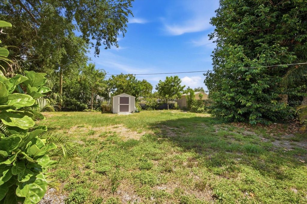 Image 30 of property listing at 3307 3RD AVENUE W, Bradenton, FL 34205
