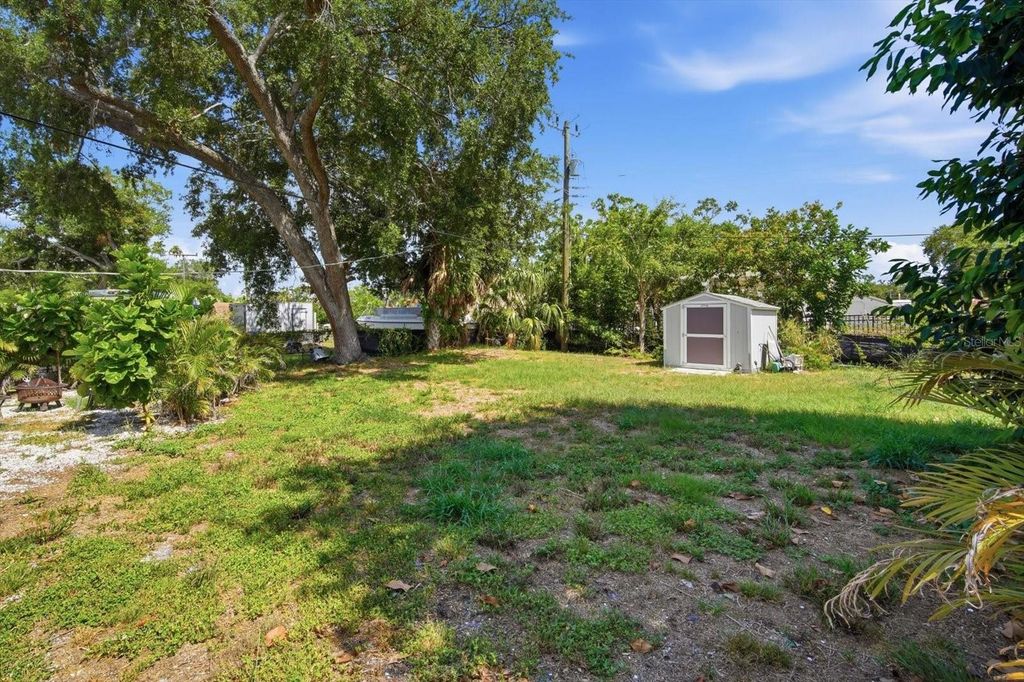 Image 31 of property listing at 3307 3RD AVENUE W, Bradenton, FL 34205
