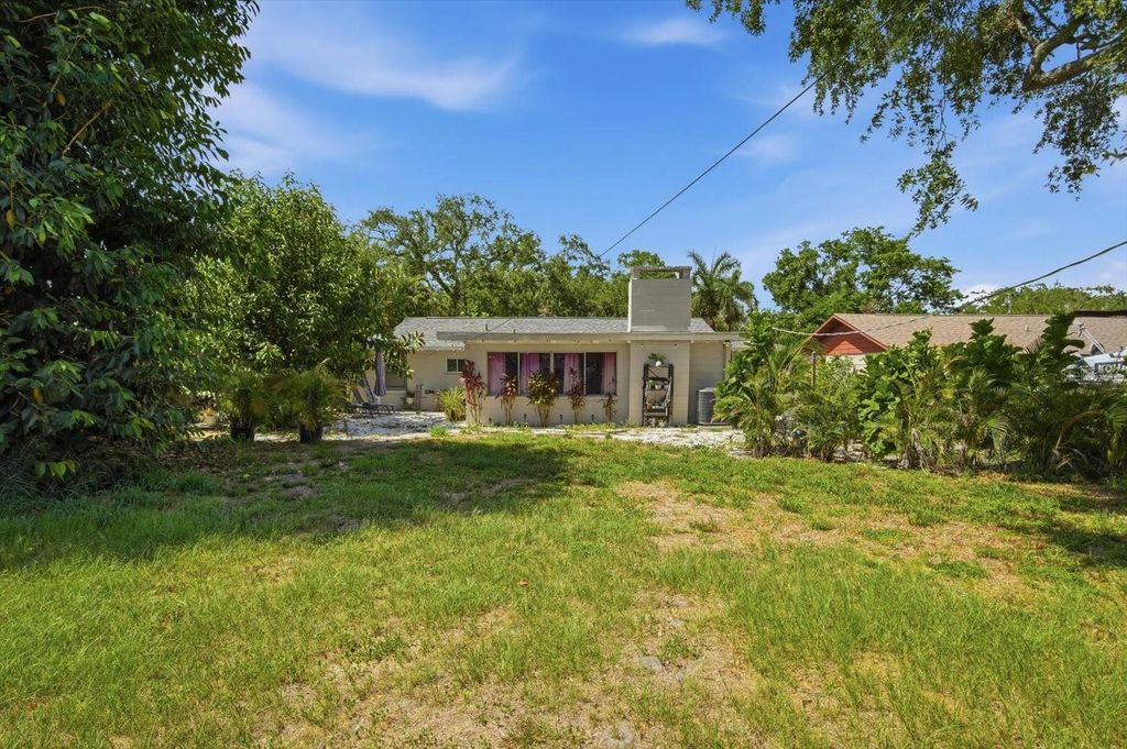 Image 32 of property listing at 3307 3RD AVENUE W, Bradenton, FL 34205
