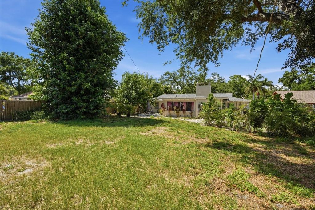 Image 33 of property listing at 3307 3RD AVENUE W, Bradenton, FL 34205