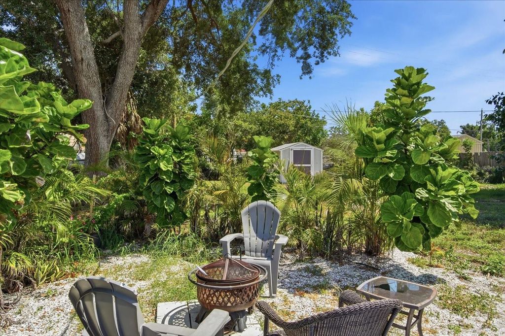 Image 35 of property listing at 3307 3RD AVENUE W, Bradenton, FL 34205