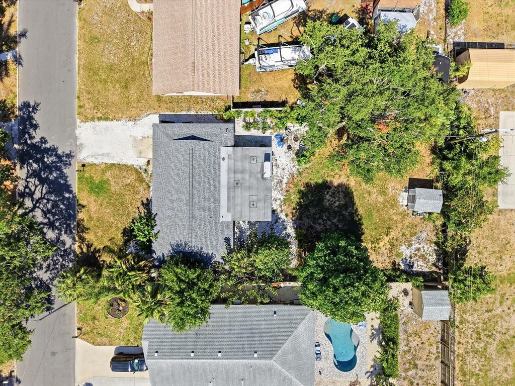 Image 38 of property listing at 3307 3RD AVENUE W, Bradenton, FL 34205