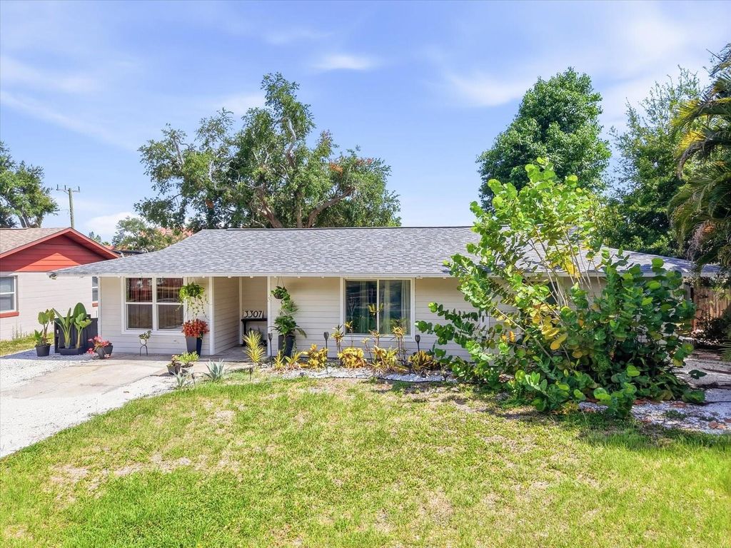 Image 39 of property listing at 3307 3RD AVENUE W, Bradenton, FL 34205