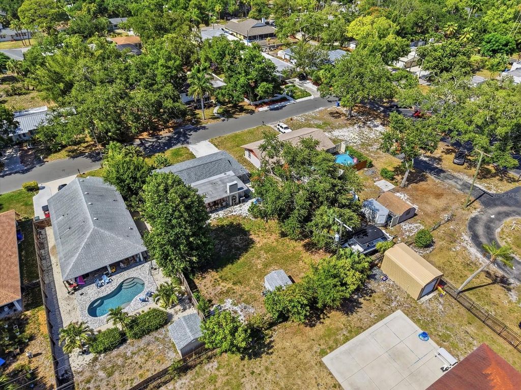 Image 40 of property listing at 3307 3RD AVENUE W, Bradenton, FL 34205