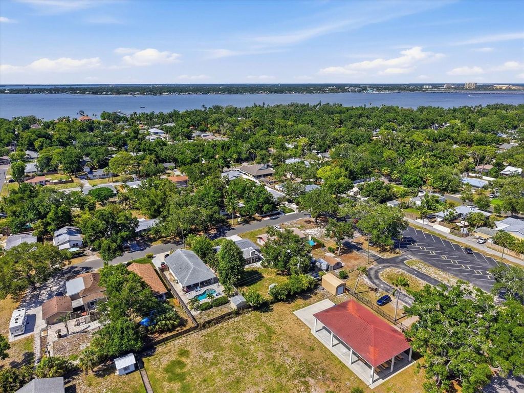 Image 41 of property listing at 3307 3RD AVENUE W, Bradenton, FL 34205