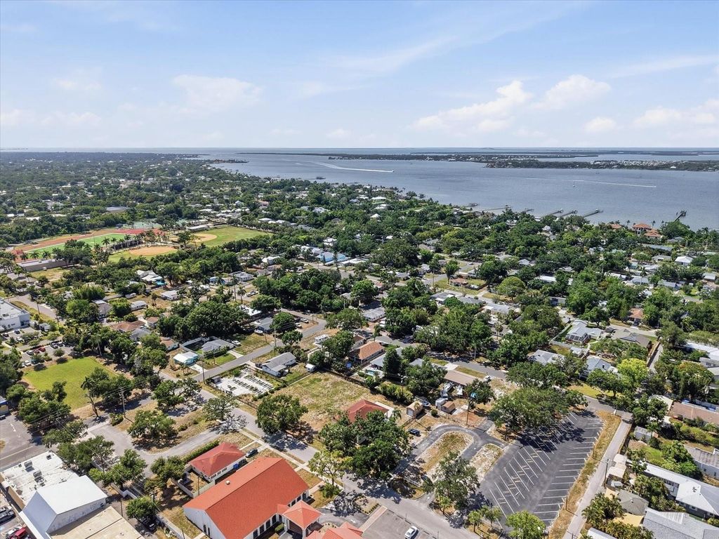 Image 42 of property listing at 3307 3RD AVENUE W, Bradenton, FL 34205