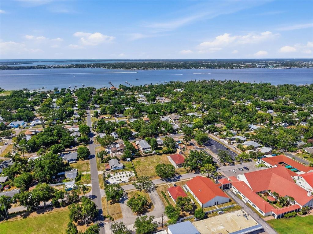 Image 45 of property listing at 3307 3RD AVENUE W, Bradenton, FL 34205