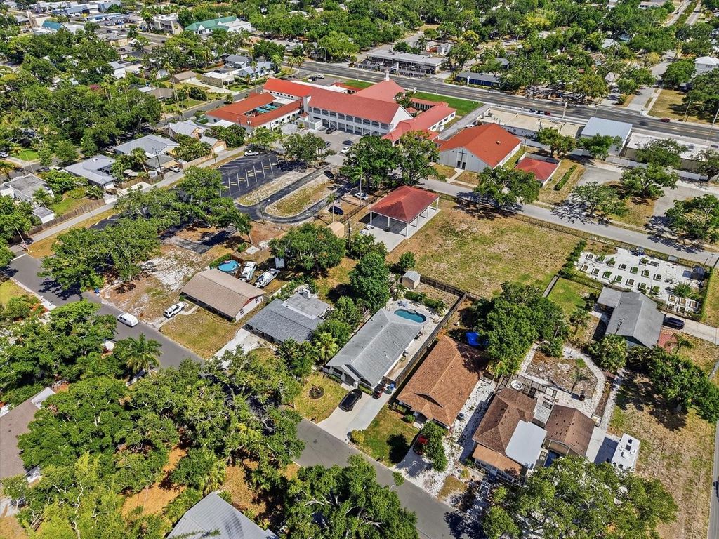 Image 47 of property listing at 3307 3RD AVENUE W, Bradenton, FL 34205