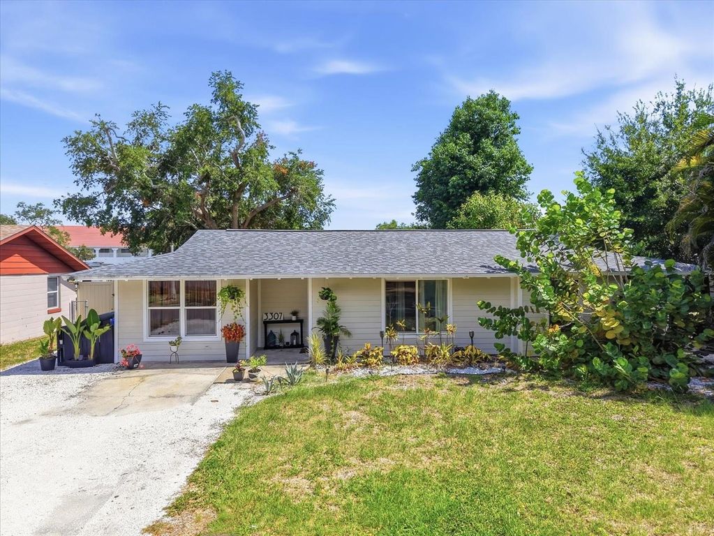 Image 10 of property listing at 3307 3RD AVENUE W, Bradenton, FL 34205