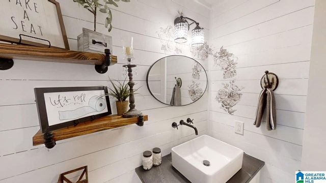 900 SHADES CLIFF ROAD, Jasper, AL 35504