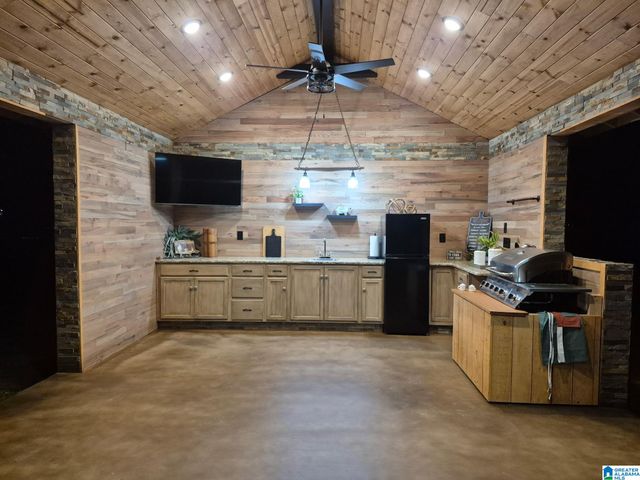 900 SHADES CLIFF ROAD, Jasper, AL 35504