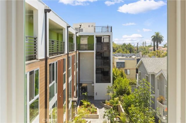 176 N Catalina Avenue 404, Pasadena, CA 91106