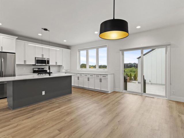 4192 E Lake Vista BOULEVARD, Oak Creek, WI 53154