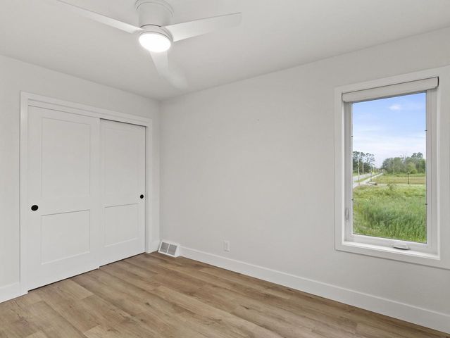 4192 E Lake Vista BOULEVARD, Oak Creek, WI 53154