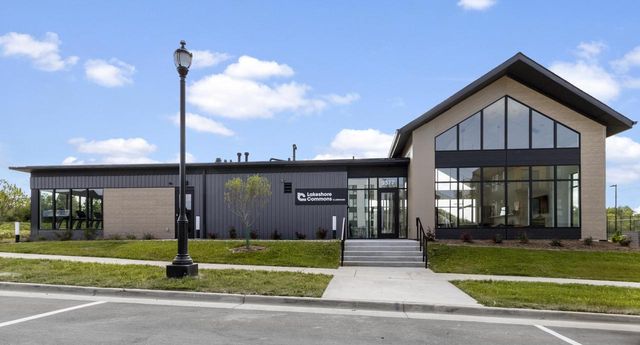 4192 E Lake Vista BOULEVARD, Oak Creek, WI 53154