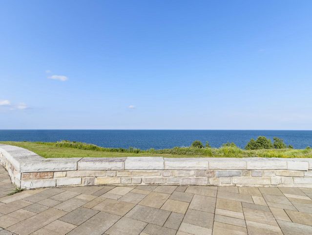 4192 E Lake Vista BOULEVARD, Oak Creek, WI 53154